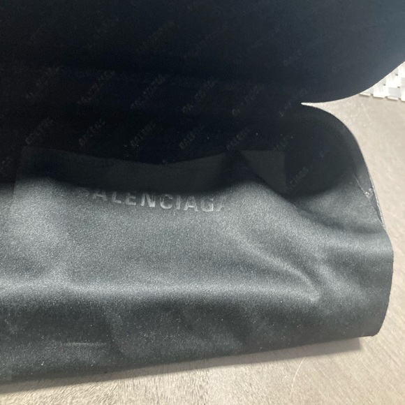 Balenciaga Logo Sunglasses - Picture 6 of 6